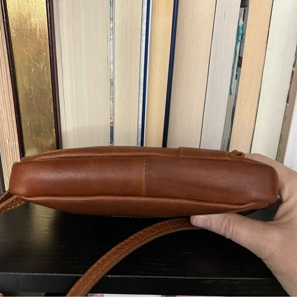 Spikes & Sparrow- Elegant Mini Tan Leather Crossbody/Travel Bag - Picture 5 of 14